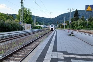 Bahnhof Neckargemünd Gleis 3 Richtung Heidelberg mit S-Bahn